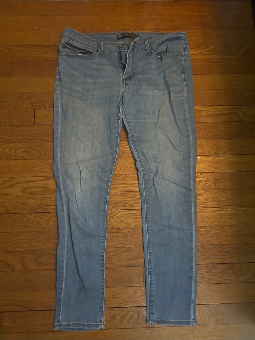 Levi's Women's Light Wash Skinny Jeans
